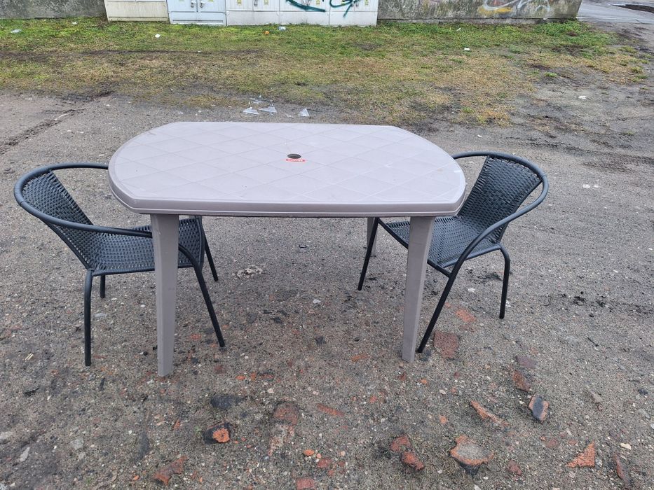 Sprzedam stół ogrodowy w krzesłami