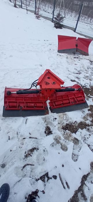 Pług do śniegu V hydrauliczny ,dwusekcyjny  bardzo solidny