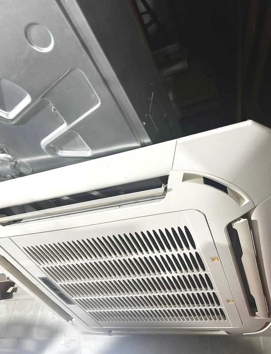 Ar condicionado de cassete Nipon (Model X18 UE1) - €300,00