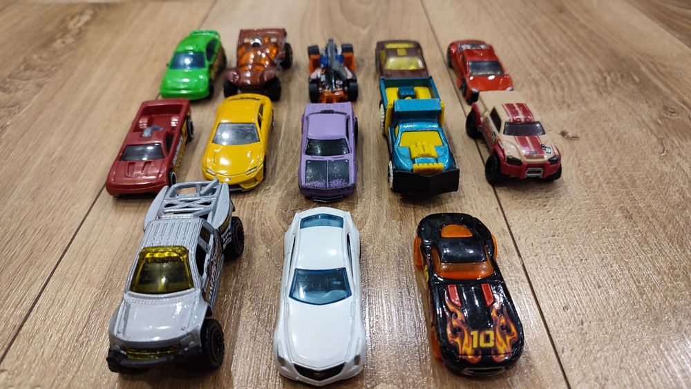 Autka resoraki Hot Wheels 15 szt