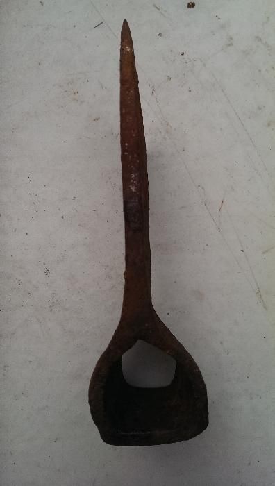 топор старинный..