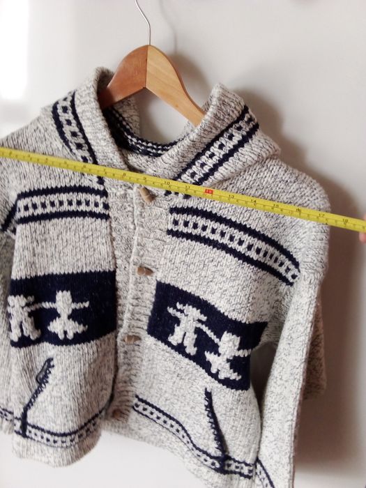 Casaco artesanal, da Serra da Estrela, lã poveiro, 8 anos