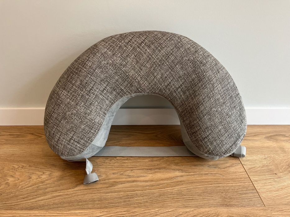 Almofada de Amamentação Ergobaby Natural Curve com Alça – Cinza