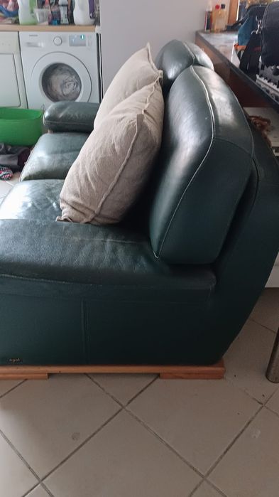 cozinha com eletrodomesticos + sofa