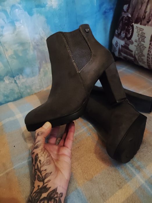 Получобітки замшеві на підборах