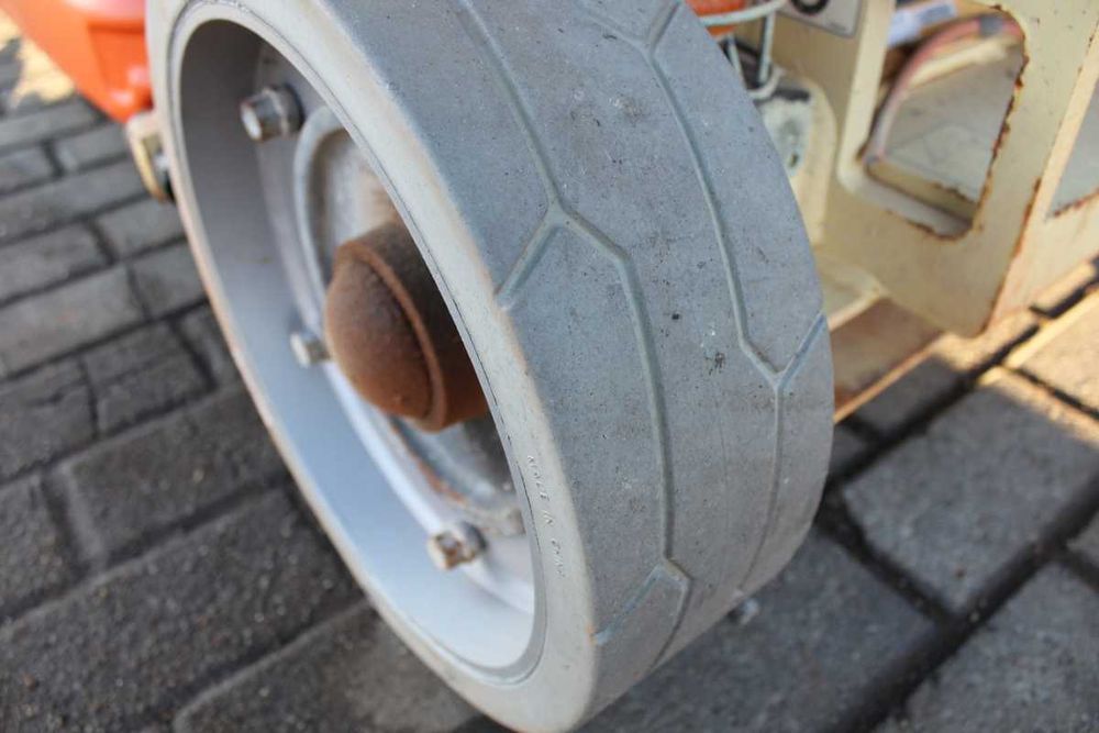 JLG 1930 ES podnośnik nożycowy zwyżka 8 m mini nowe aku. genie 1932