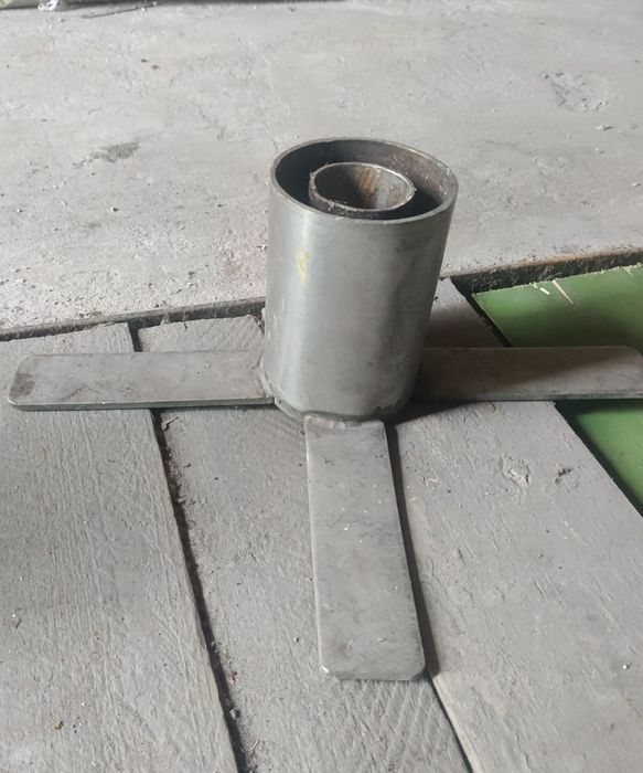 Продам 2 підставки для ялинки