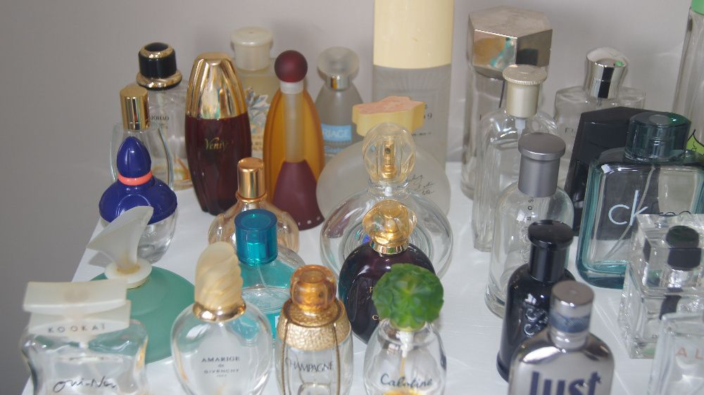 54 frascos de perfumes vazios