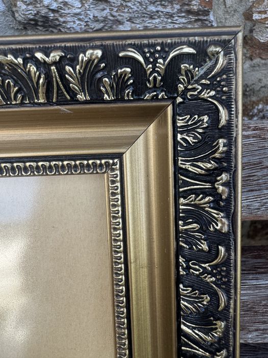 Moldura trabalhada com vidro 58/48 cm