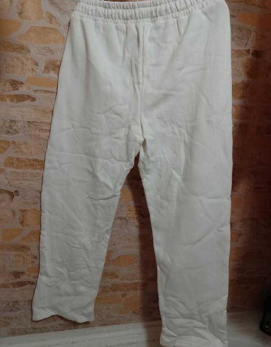 (L) Białe, firmowe spodnie dresowe z Londynu, joggersy/ NOWE
