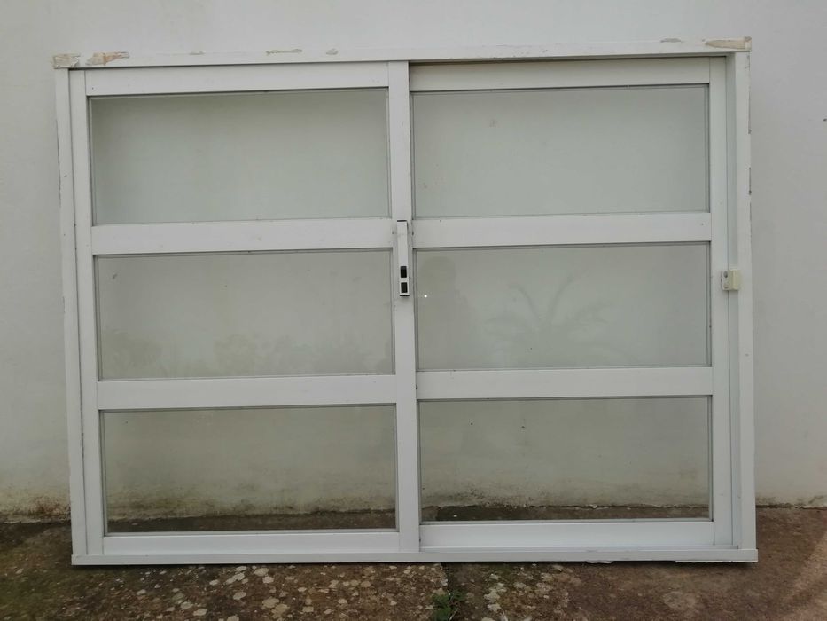 Vendo porta e janela em alumínio