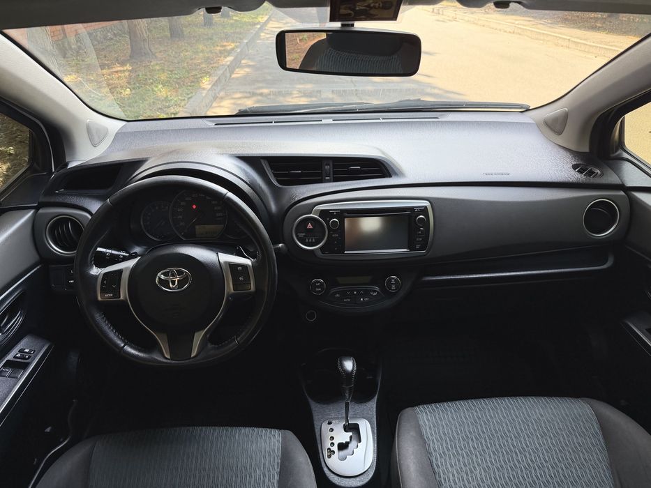 Toyota Yaris 2012 АВТОМАТ!!