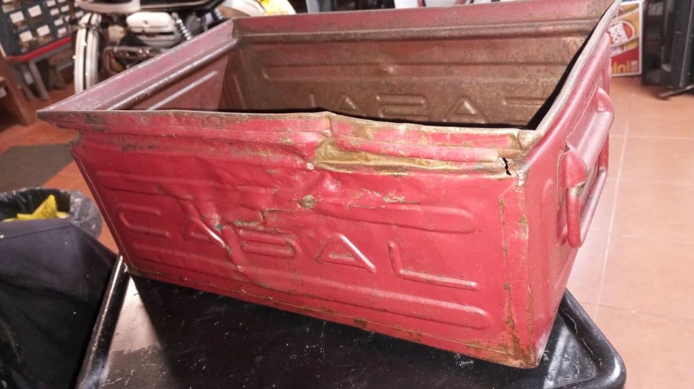 Caixa casal metálica