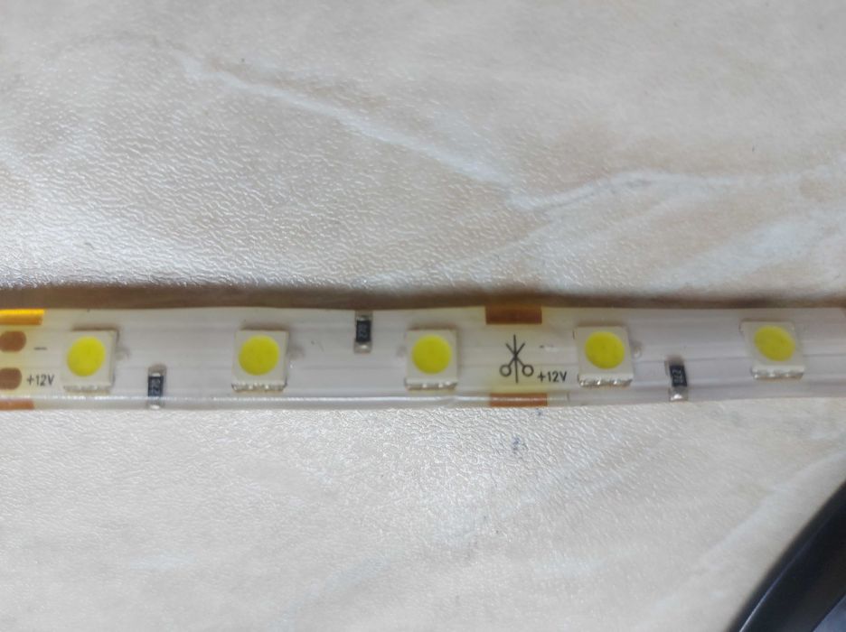 Лента светодиодная 12вольт на 3м скотче