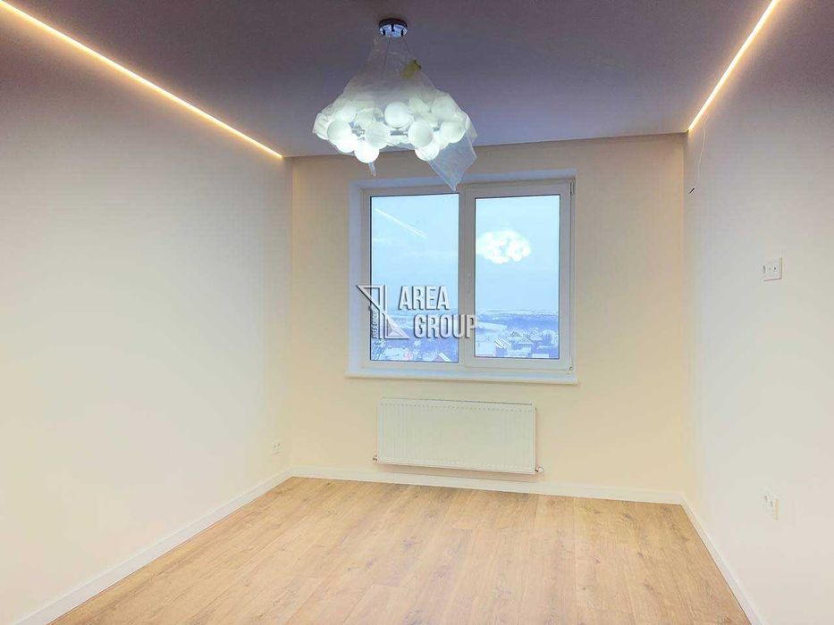 Продається двокімнатна квартира з ремонтом в зданому будинку.