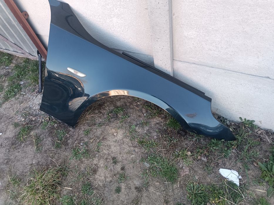 BMW E60 błotnik  przedni prawy