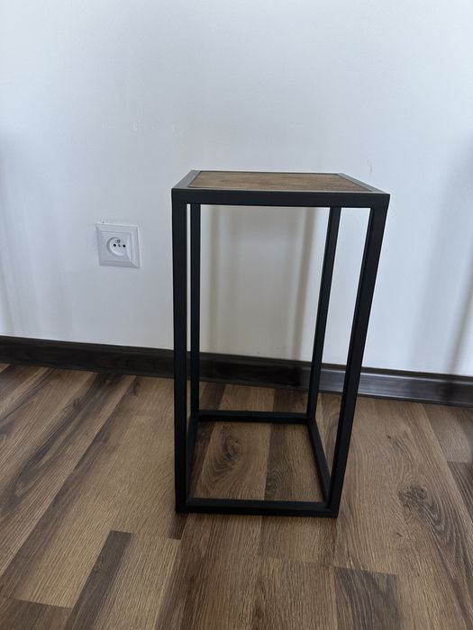 Stojak loftowy metalowy – kwietnik / stojak na dekoracje, na wymiar