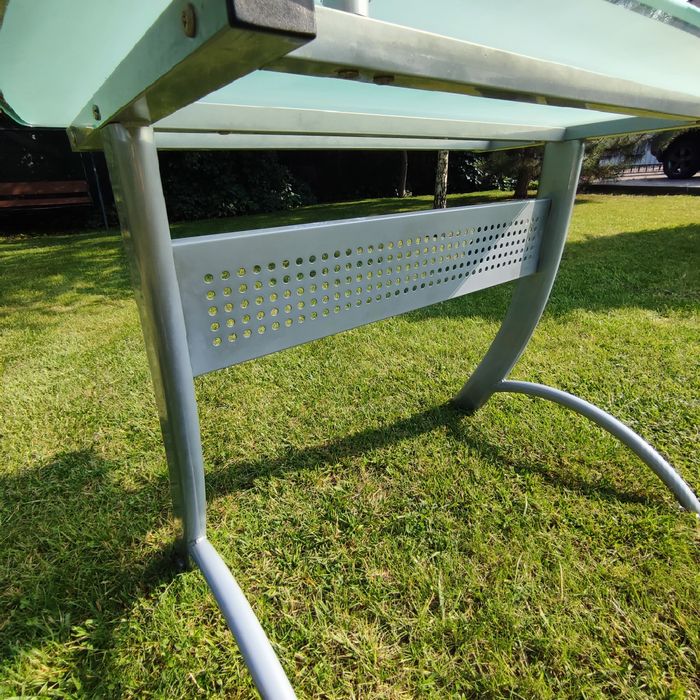 Скляний письмовий стіл