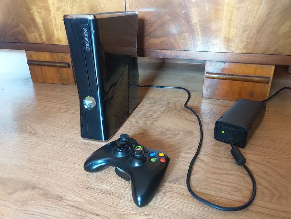 Xbox 360 Slim 320GB, Trinity, RGH3, pad, zasilacz