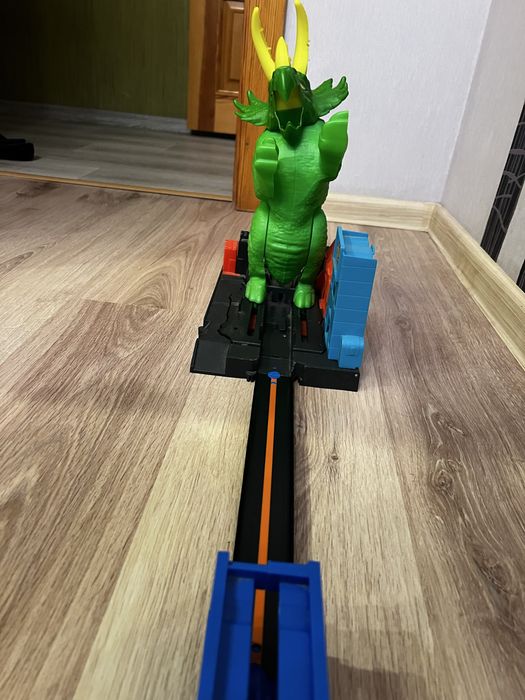 Трек Хот Вілс Трицератопс