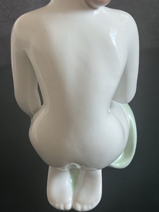 Figurka Aquincum akt naga kobieta vintage porcelana