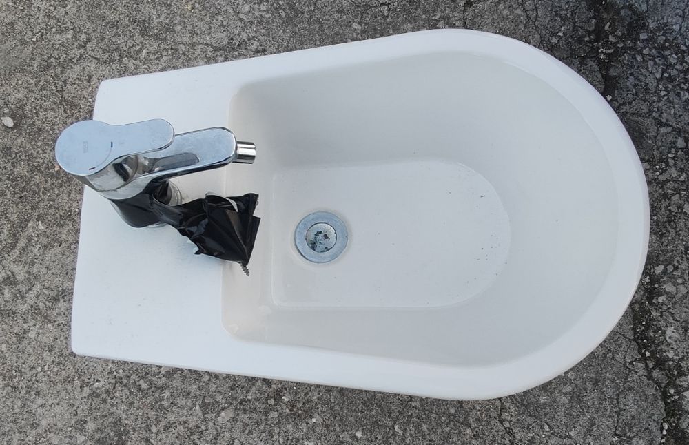 Bidé sanitana e misturadora roca