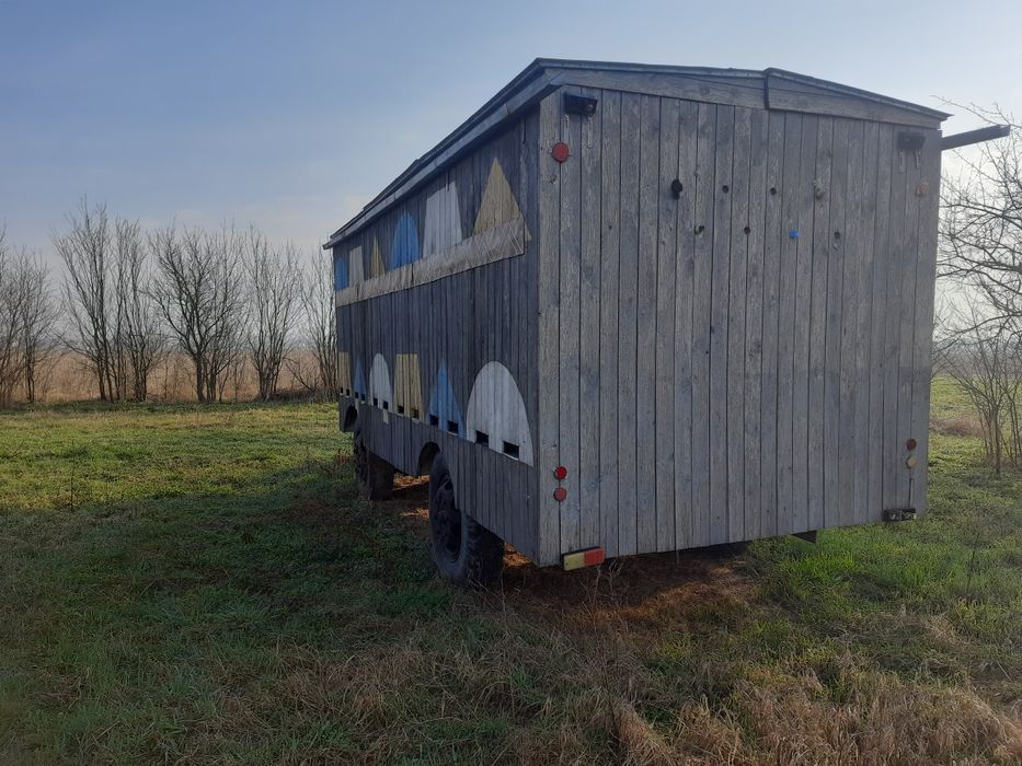 Мобільний Вагончик пасіка на базі прицепа зил на 48 стандартних сімей