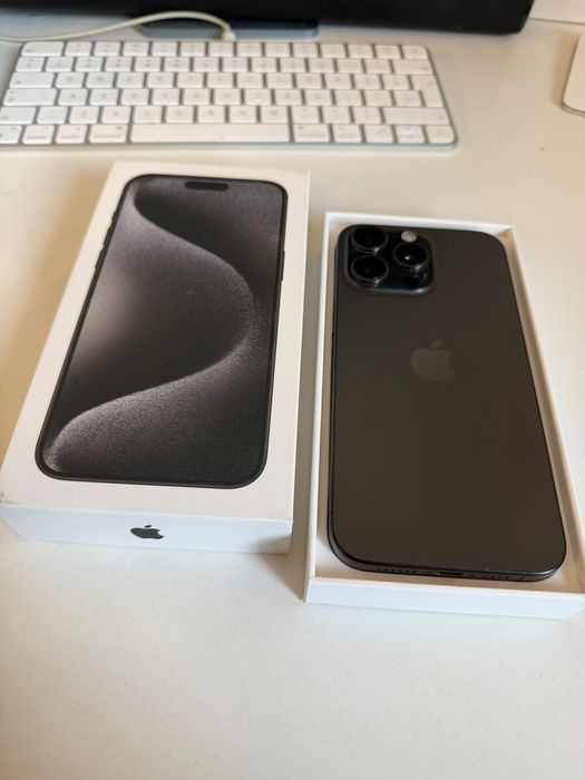 # iPhone 15 Pro Max 256gb Black Titanium Bateria 94%
