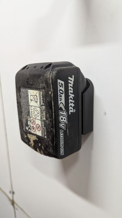 Uchwyt wieszak baterii Bosch, Makita, Parkside, Milwaukee, DeWalt