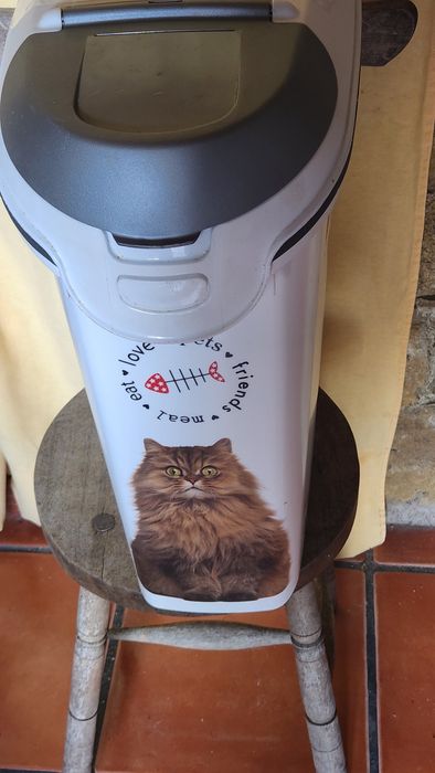 Balde para ração de animais