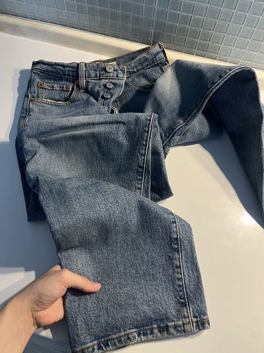 Джинсы levi's premium ribcage straight в размере 25