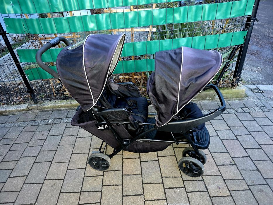 Wózek spacerowy dla bliźniąt