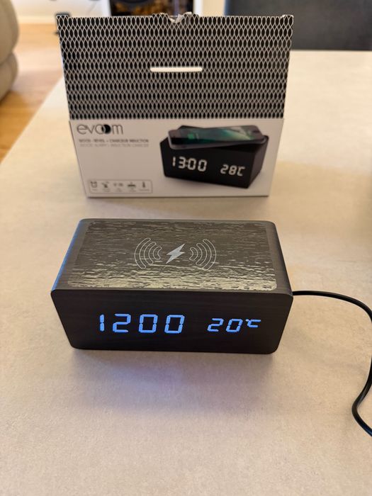 Despertador com carregador sem fio para telemóvel – Novo