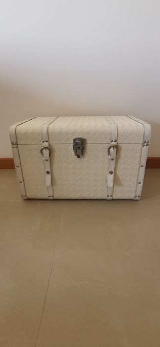 Baú branco para arrumação ou para decoração