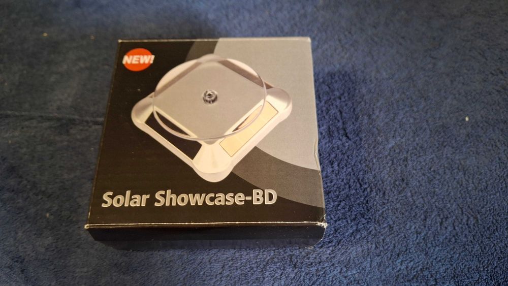 Solarny obrotowy stojak ekspozycyjny