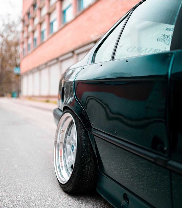 Felony BMW 3 E36 SEDAN 6 elementów Wycięcia na Klamki podkład