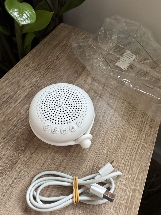 generator białego szumu z wbudowaną lampką nocną i bluetooth