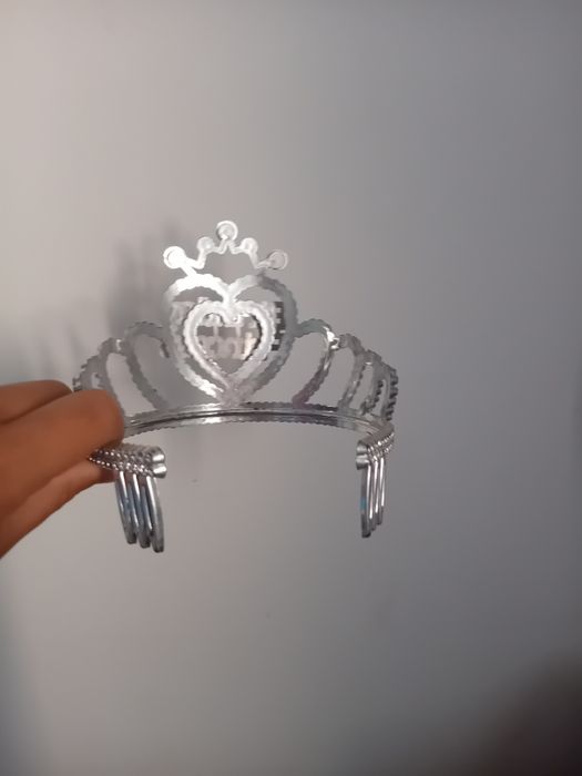 4 tiaras/coroas para crianças