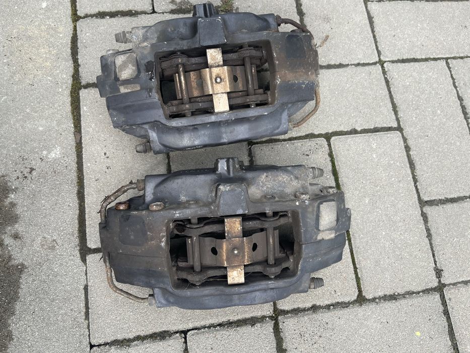 Гальмівний супорт Brembo Тесла S