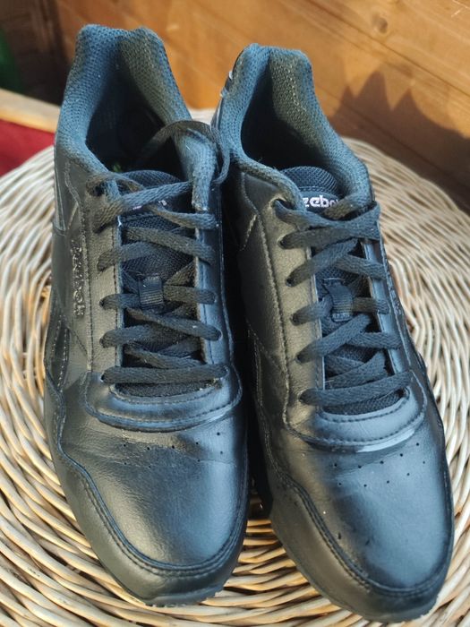 Шкіряні кросівки Nike  у гарному стані