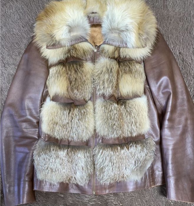 Жіноча шкіряна куртка