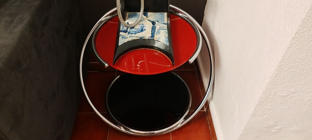Mesa de canto / apoio em vidro com rodas