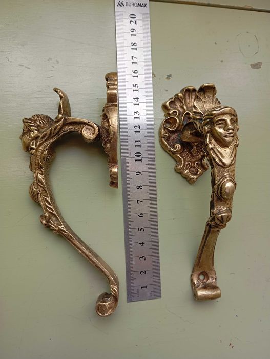 Антикварні  дверні  ручки