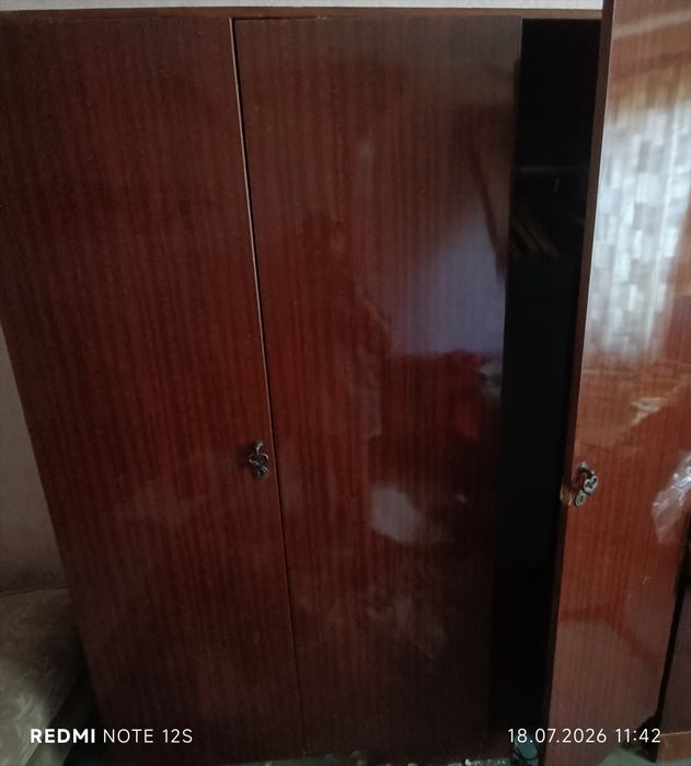 Віддам трьохдверну шафу