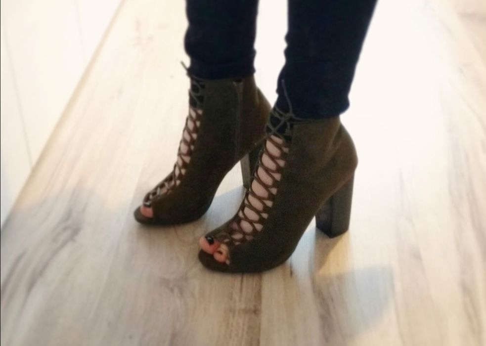 Zielone oliwkowe szpilki wiązane gruby obcas 38