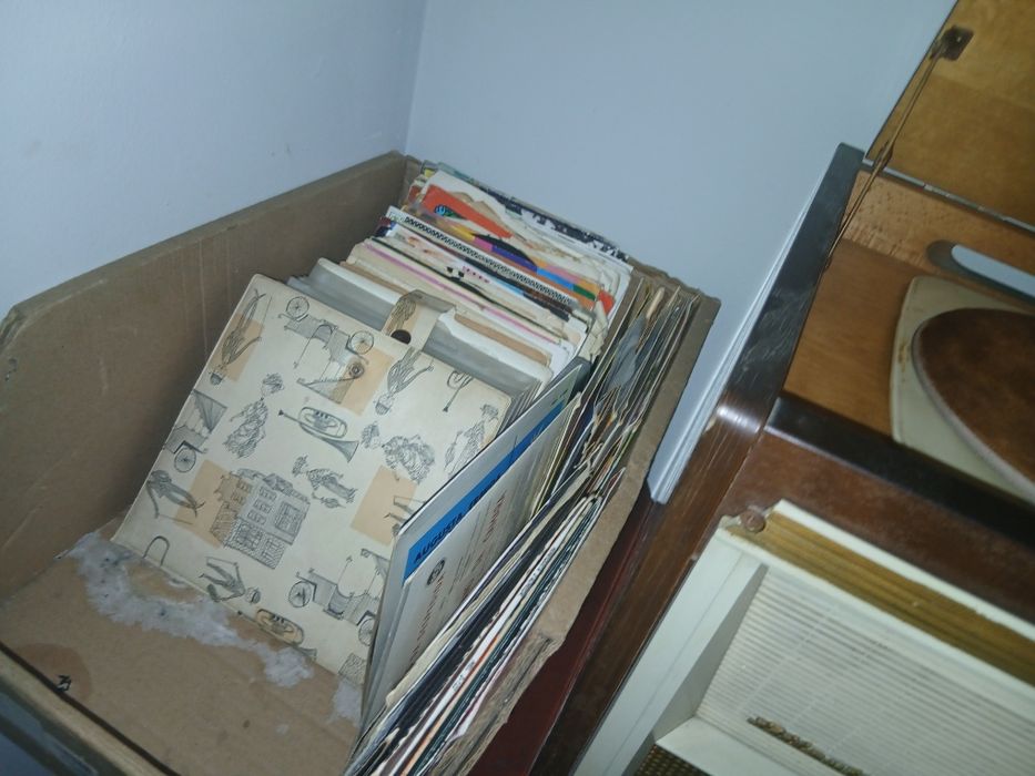 Radio gira disco antigo por  70 €