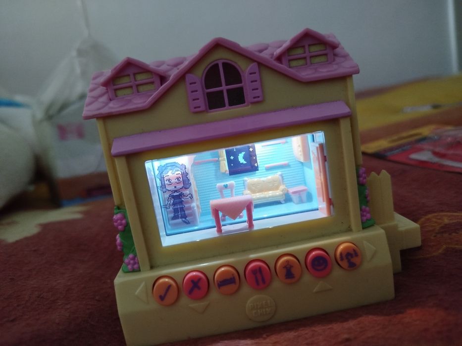 3 casas Pixel Chix (Tamagotchi)