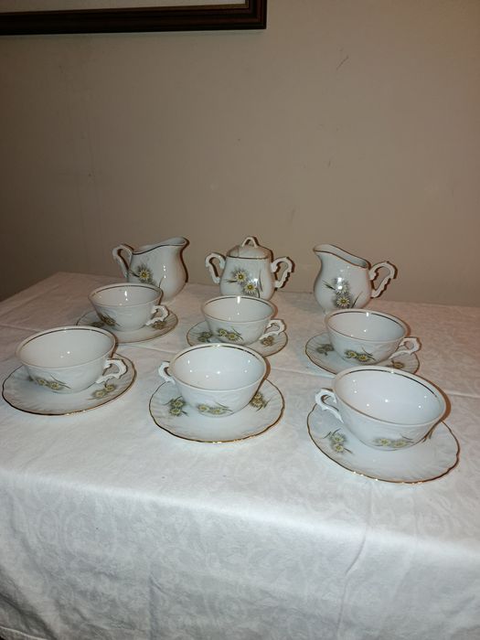 Chavenas de Chá e leiteira porcelana Vista Alegre (1970)