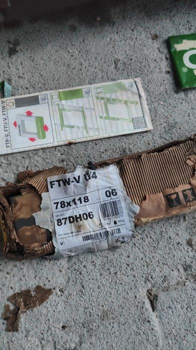 Okno dachowe 78x118 Fakro 3szybowe / wew Biały