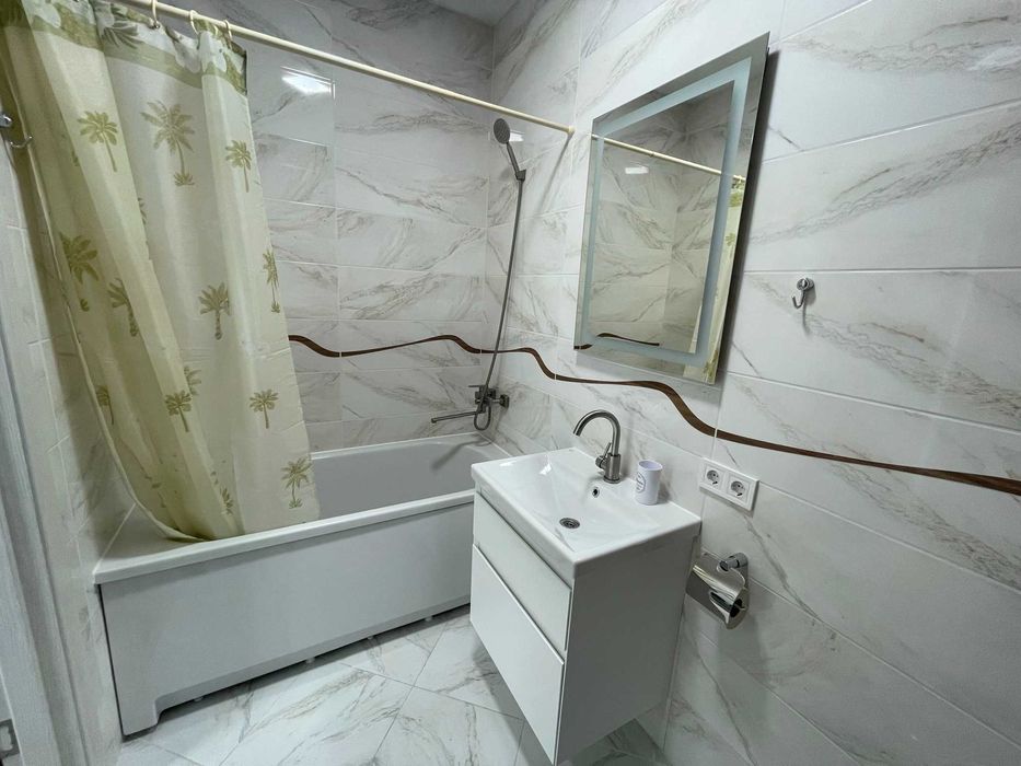 Посуточно квартира в Аркадии, Одесса. King-size кровать. Паркинг